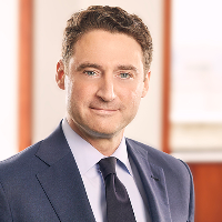 Damien R Zoubek